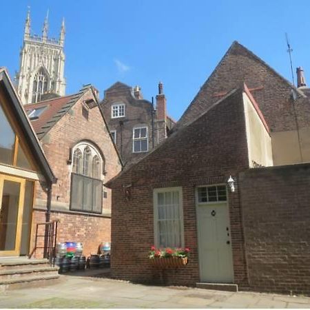 Trembling Madness Apartments York Esterno foto